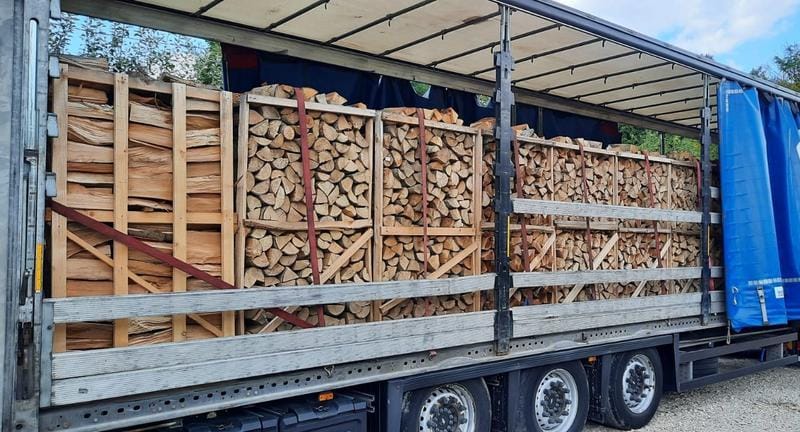 Buchenholz kammergetrocknet LKW-Lieferung – 55 RM ofenfertig & effizient