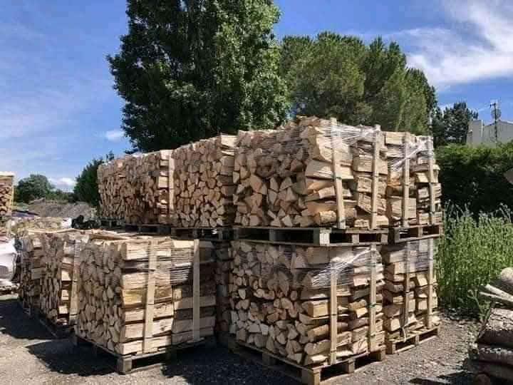 Buchenholz kammergetrocknet Halbe LKW-Lieferung – 30 RM ofenfertig & effizient