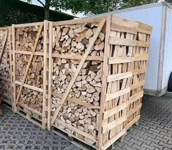 Kammergetrocknetes Buchenholz – halbe LKW-Lieferung mit 25 Raummetern